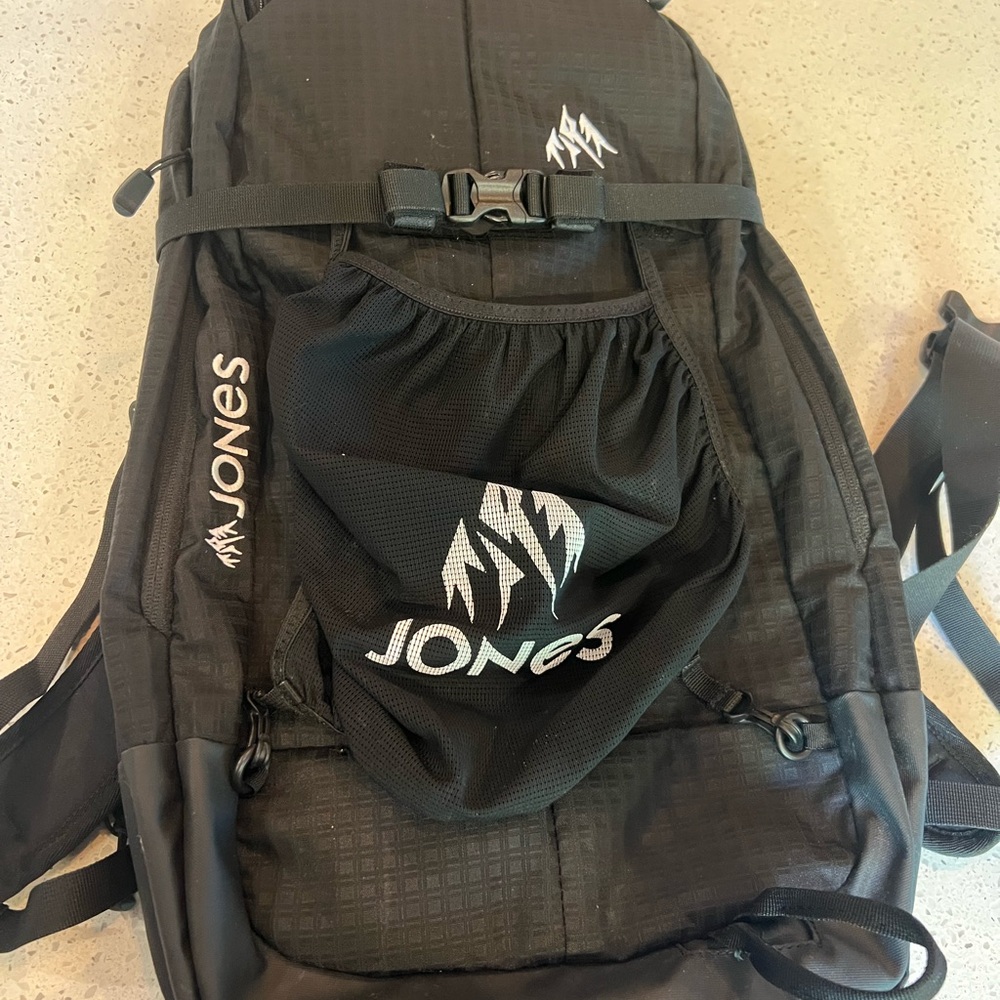 Black Jones Snow Pack 19L